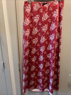 Cotton Candy Floral Maxi Skirt | Gray & White on Burgundy | Size Small